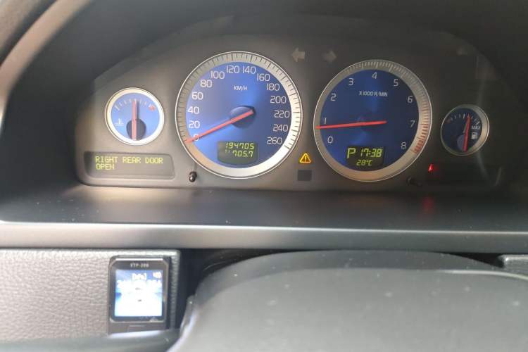 Used Volvo XC90 2011 2.5T R-Design Odometer Close Up