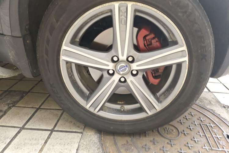 Used Volvo XC90 2011 2.5T R-Design Right Front Wheel Hub