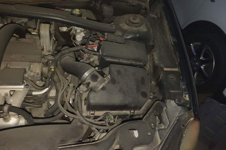 Used Volvo XC90 2012 Revised Version 2.5T Luxury Edition Engine Bay Left