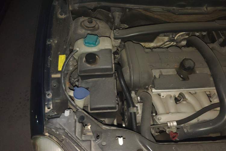 Used Volvo XC90 2012 Revised Version 2.5T Luxury Edition Engine Bay Right