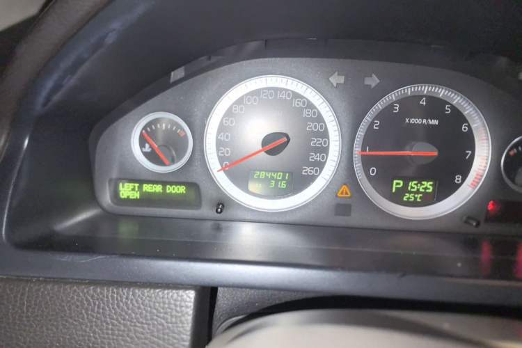 Used Volvo XC90 2012 2.5T Nordic Luxury Edition Odometer Close Up