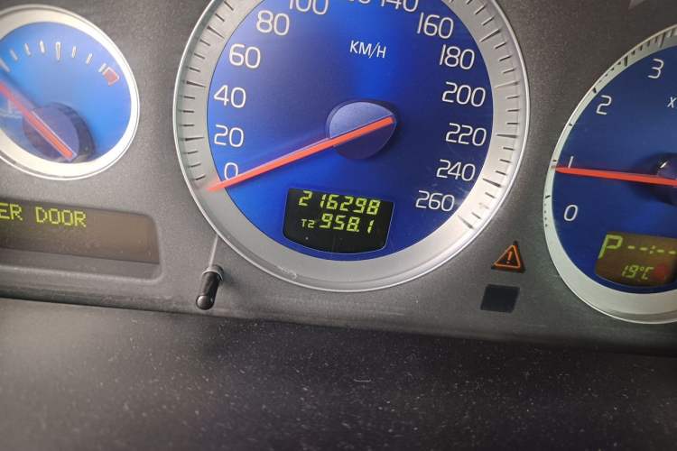Used Volvo XC90 2012 3.2 Nordic Style Sport Edition Odometer Close Up