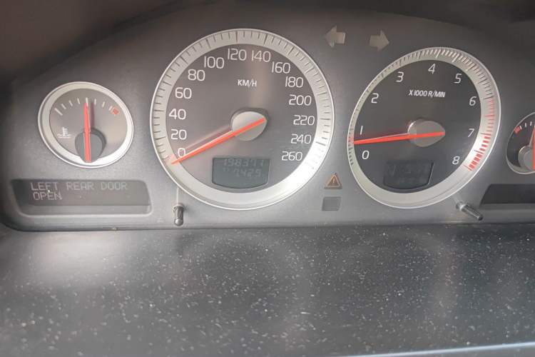 Used Volvo XC90 2012 Revised Version 2.5T Luxury Edition Odometer Close Up