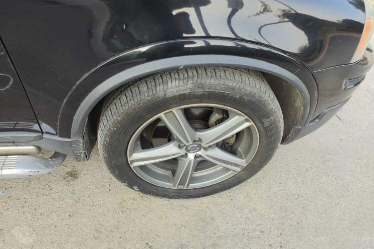 Used Volvo XC90 2012 Revised Version 2.5T Luxury Edition Right Front Wheel Hub