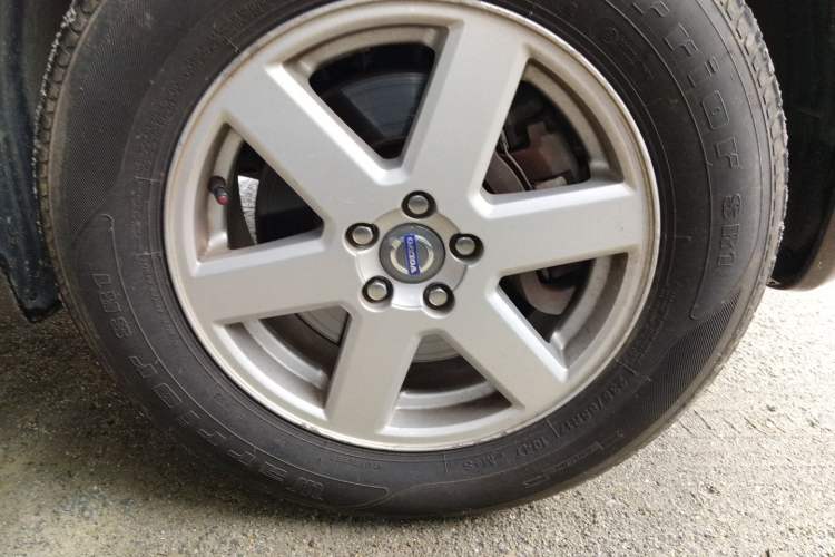 Used Volvo XC90 2012 Revised Version 2.5T Luxury Edition Right Front Wheel Hub