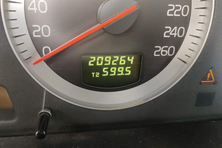 Used Volvo XC90 2012 2.5T Nordic Luxury Edition Odometer Close Up