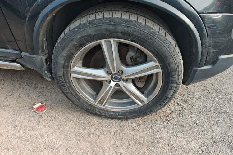 Used Volvo XC90 2012 Revised Version 2.5T Luxury Edition Right Front Wheel Hub