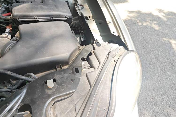 Used Volvo XC90 2012 Revised Version 2.5T Luxury Edition Engine Bay Left