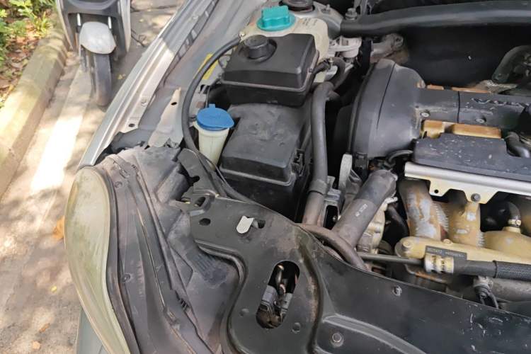 Used Volvo XC90 2012 Revised Version 2.5T Luxury Edition Engine Bay Right