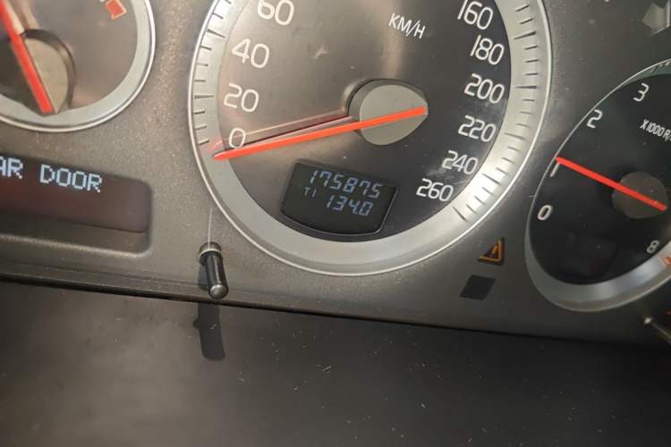 Used Volvo XC90 2012 Revised Version 2.5T Luxury Edition Odometer Close Up