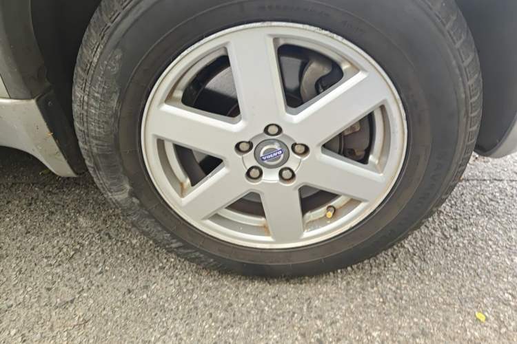Used Volvo XC90 2012 Revised Version 2.5T Luxury Edition Right Front Wheel Hub