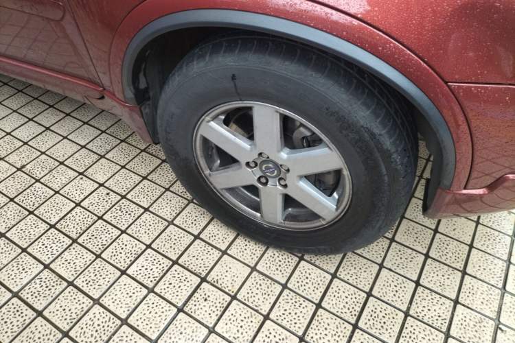Used Volvo XC90 2012 Revised Version 2.5T Luxury Edition Right Front Wheel Hub