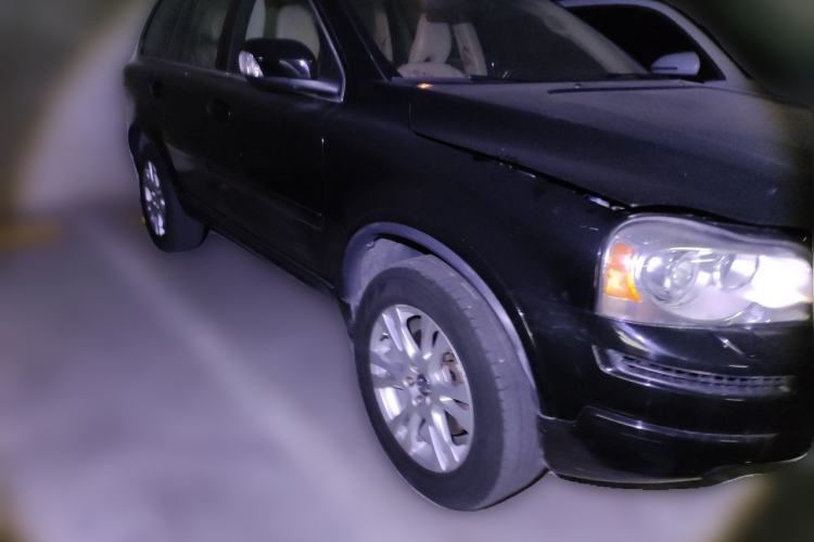 Used Volvo XC90 2013 2.5T T5 Luxury Edition Front Right 45 Deg