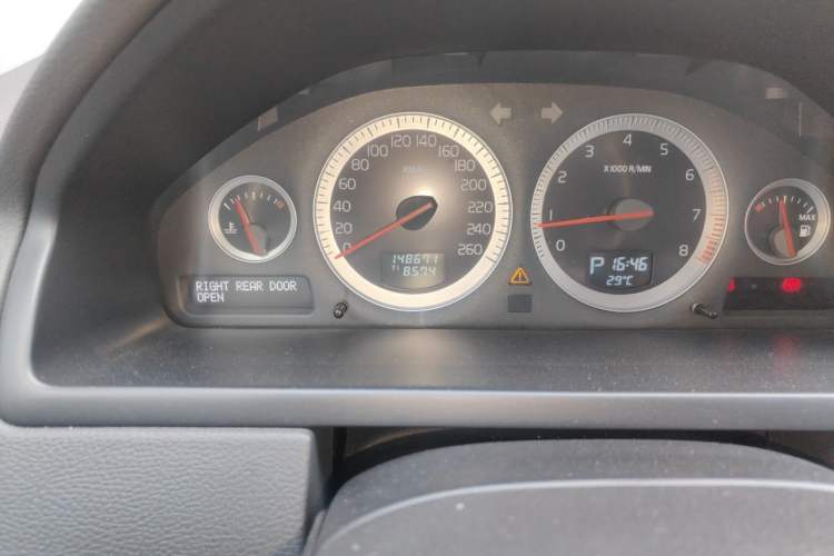 Used Volvo XC90 2013 2.5T T5 Luxury Upgrade Edition Odometer Close Up