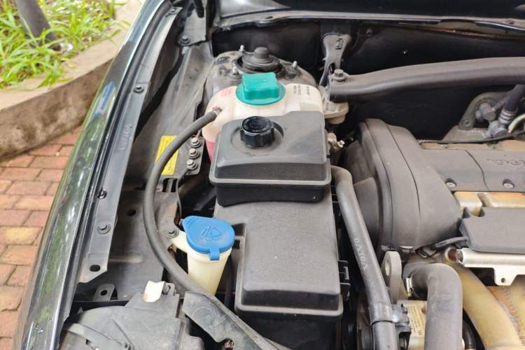 Used Volvo XC90 2013 2.5T T5 Luxury Edition Engine Bay Right