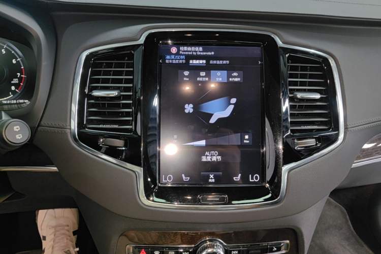 Used Volvo XC90 2015 T6 Prestige 7-Seater Audio And AC Panel