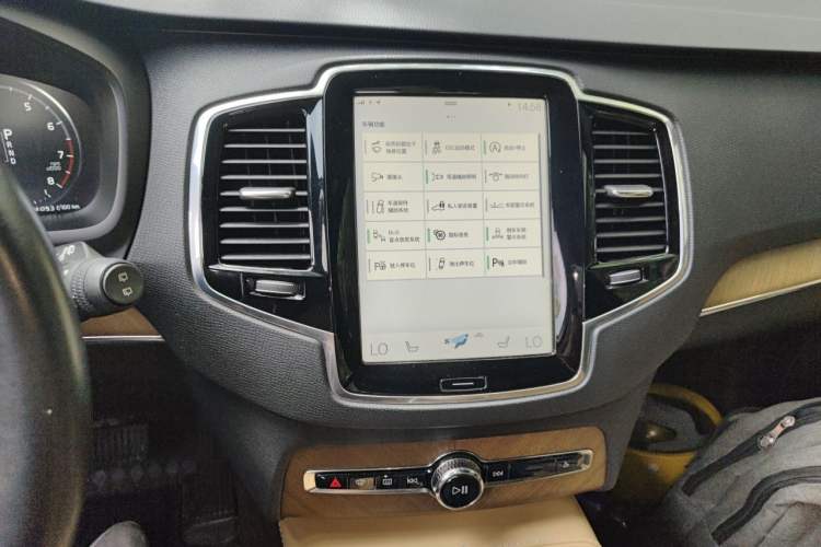 Used Volvo XC90 2015 T6 Zhiya Edition 7-seater Audio And AC Panel
