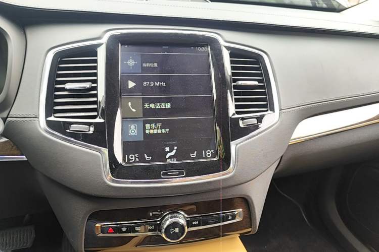 Used Volvo XC90 2015 T6 Prestige 7-Seater Audio And AC Panel