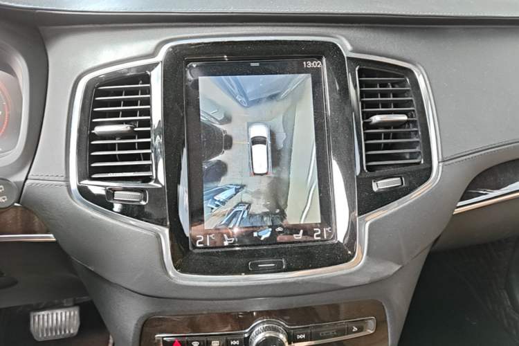 Used Volvo XC90 2015 T6 Prestige 5-seater Audio And AC Panel