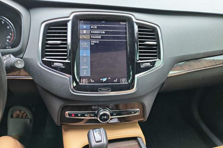Used Volvo XC90 2015 T6 Zhiya Edition 7-seater Audio And AC Panel