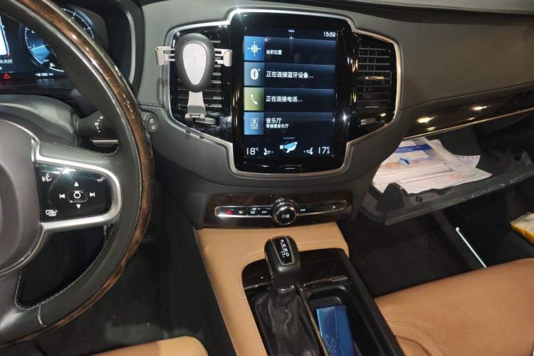 Used Volvo XC90 2015 T6 Prestige 7-Seater Audio And AC Panel