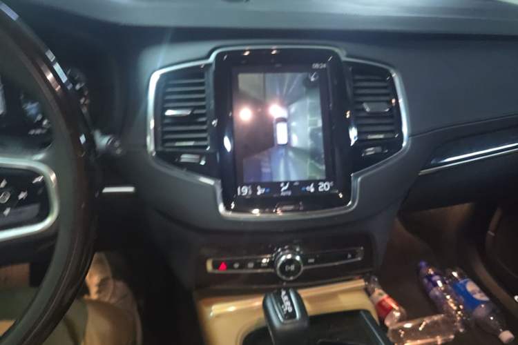 Used Volvo XC90 2015 T6 Prestige 7-Seater Audio And AC Panel