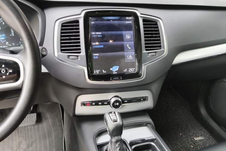 Used Volvo XC90 2015 T6 Zhiyi Edition 7-Seater Audio And AC Panel