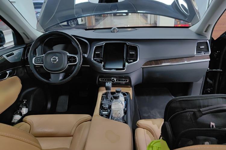 Used Volvo XC90 2015 T6 Prestige 7-Seater Center Console