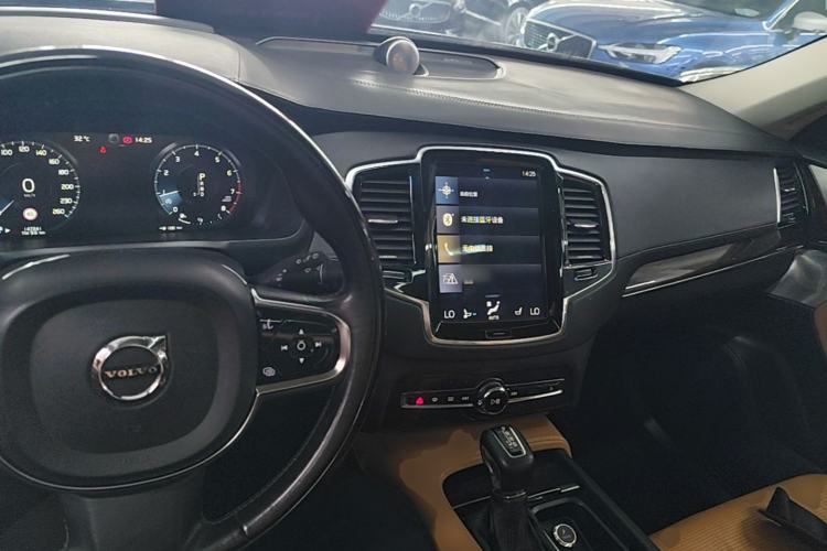 Used Volvo XC90 2015 T6 Prestige 7-Seater Center Console