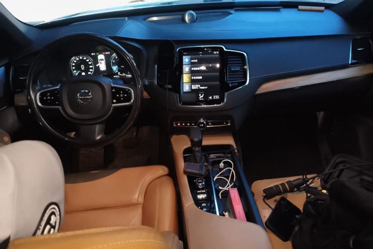 Used Volvo XC90 2015 T6 Prestige 7-Seater Center Console