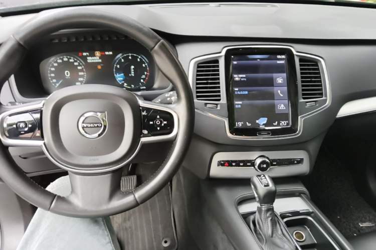 Used Volvo XC90 2015 T6 Zhiyi Edition 7-Seater Center Console