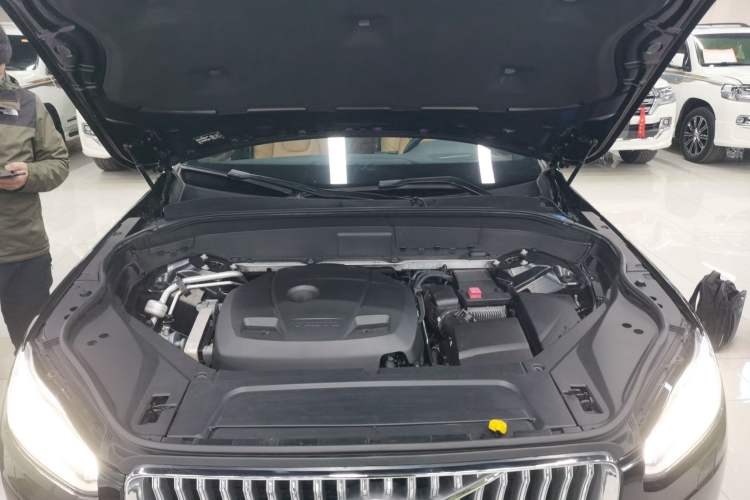 Used Volvo XC90 2015 T6 Zhiyi Edition 7-Seater Engine Bay