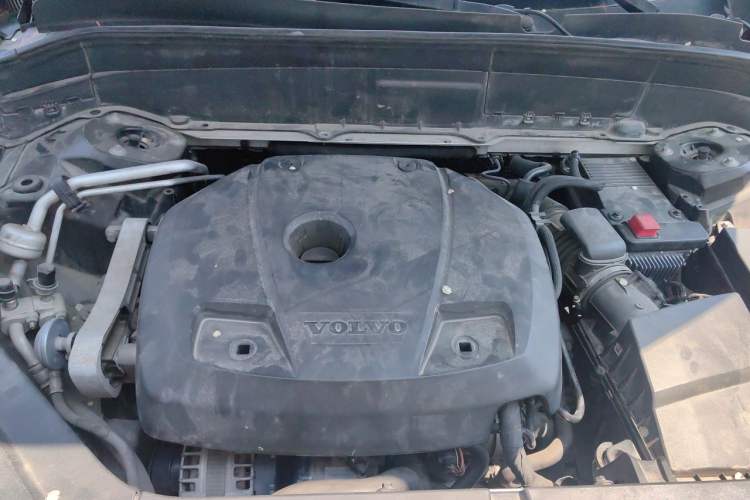 Used Volvo XC90 2015 T6 Zhiyi Edition 7-Seater Engine Bay