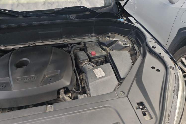 Used Volvo XC90 2015 T6 Prestige 7-Seater Engine Bay Left