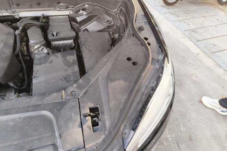Used Volvo XC90 2015 T6 Prestige 7-Seater Engine Bay Left