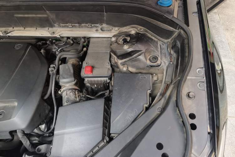 Used Volvo XC90 2015 T6 Zhiyi Edition 7-Seater Engine Bay Left