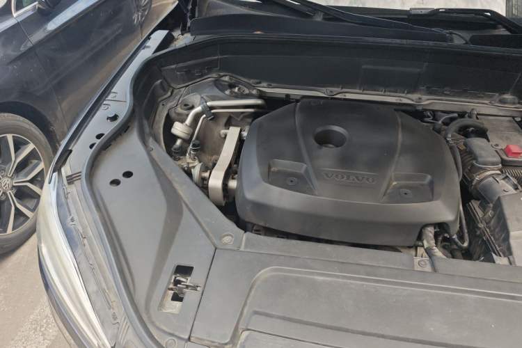 Used Volvo XC90 2015 T6 Prestige 7-Seater Engine Bay Right