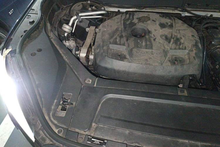 Used Volvo XC90 2015 T6 Prestige 7-Seater Engine Bay Right
