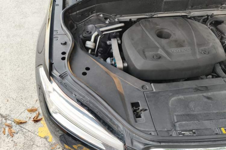 Used Volvo XC90 2015 T6 Prestige 7-Seater Engine Bay Right