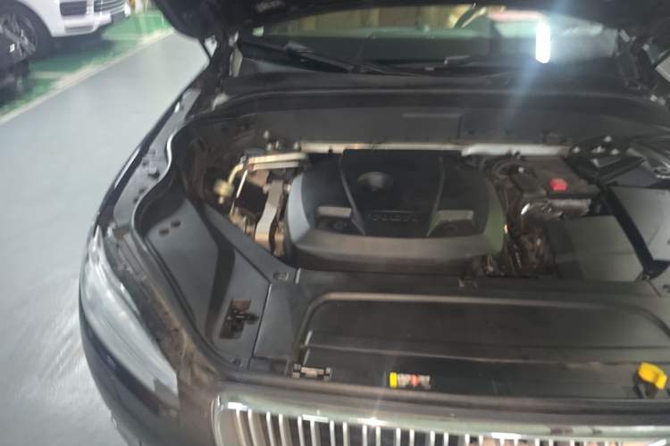 Used Volvo XC90 2015 T6 Prestige 7-Seater Engine Bay Right