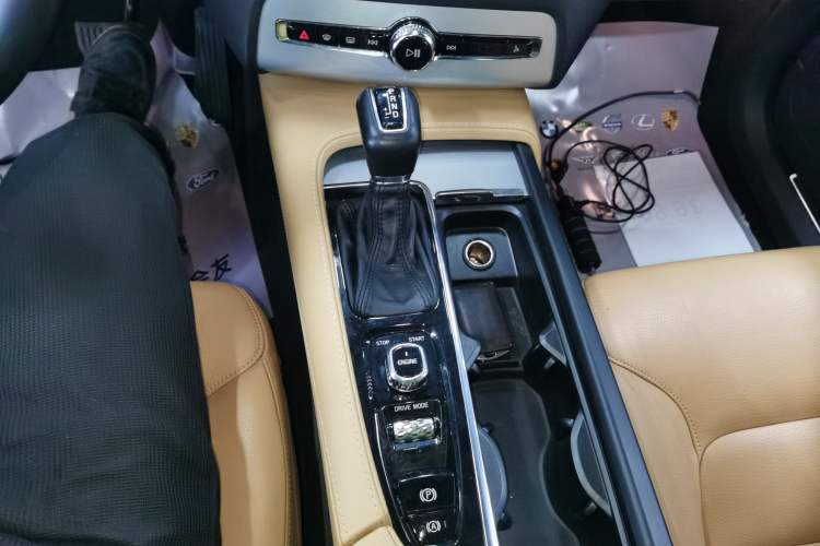 Used Volvo XC90 2015 T6 Zhiyi Edition 7-Seater Gear Lever