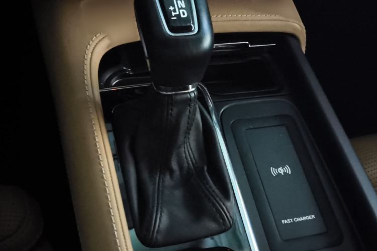 Used Volvo XC90 2015 T6 Prestige 7-Seater Gear Lever