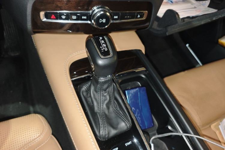 Used Volvo XC90 2015 T6 Prestige 7-Seater Gear Lever