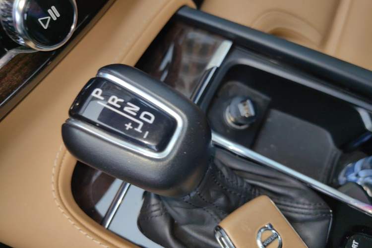 Used Volvo XC90 2015 T6 Prestige 7-Seater Gear Lever