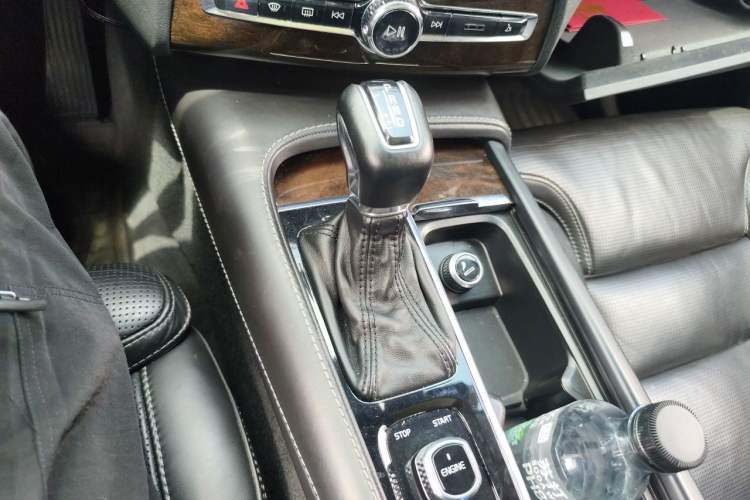 Used Volvo XC90 2015 T6 Prestige 7-Seater Gear Lever