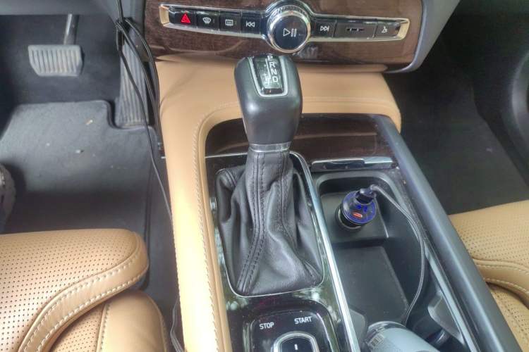 Used Volvo XC90 2015 T6 Prestige 7-Seater Gear Lever