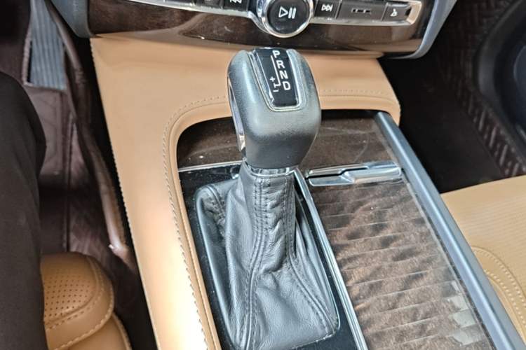 Used Volvo XC90 2015 T6 Prestige 5-seater Gear Lever