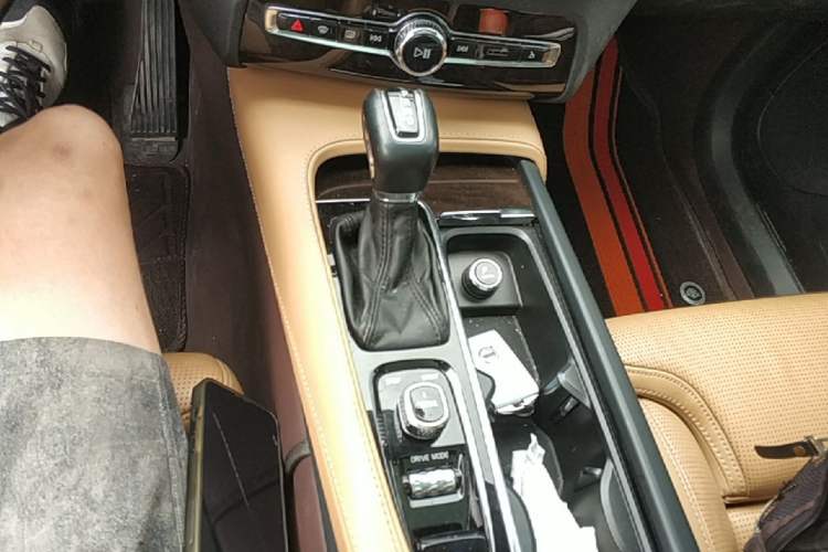 Used Volvo XC90 2015 T6 Prestige 7-Seater Gear Lever
