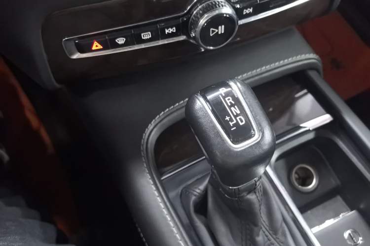 Used Volvo XC90 2015 T6 Prestige 7-Seater Gear Lever