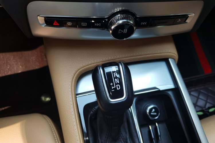 Used Volvo XC90 2015 T6 Zhiyi Edition 7-Seater Gear Lever